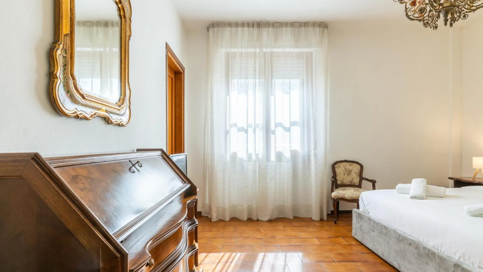 Apartment Elegant Apartment, Pisa