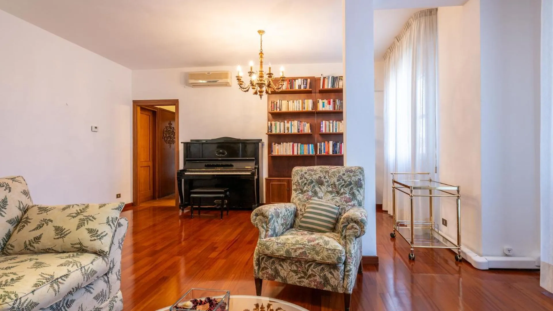 Elegant Apartment, Pisa Italy