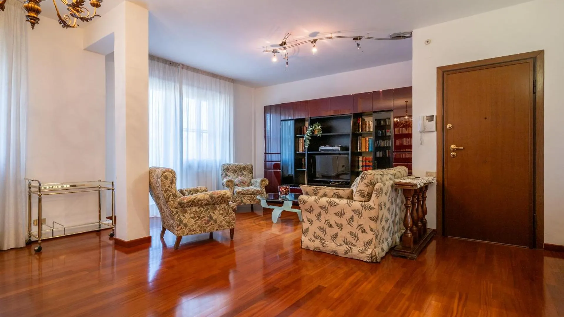 Apartment Elegant Apartment, Pisa